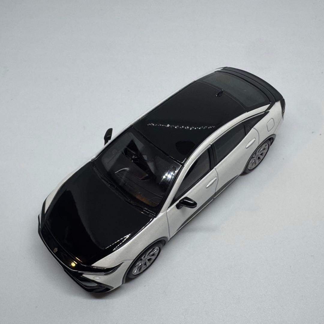 非売品 1/30 トヨタ カラーサンプル クラウン クロスオーバー ホワイト