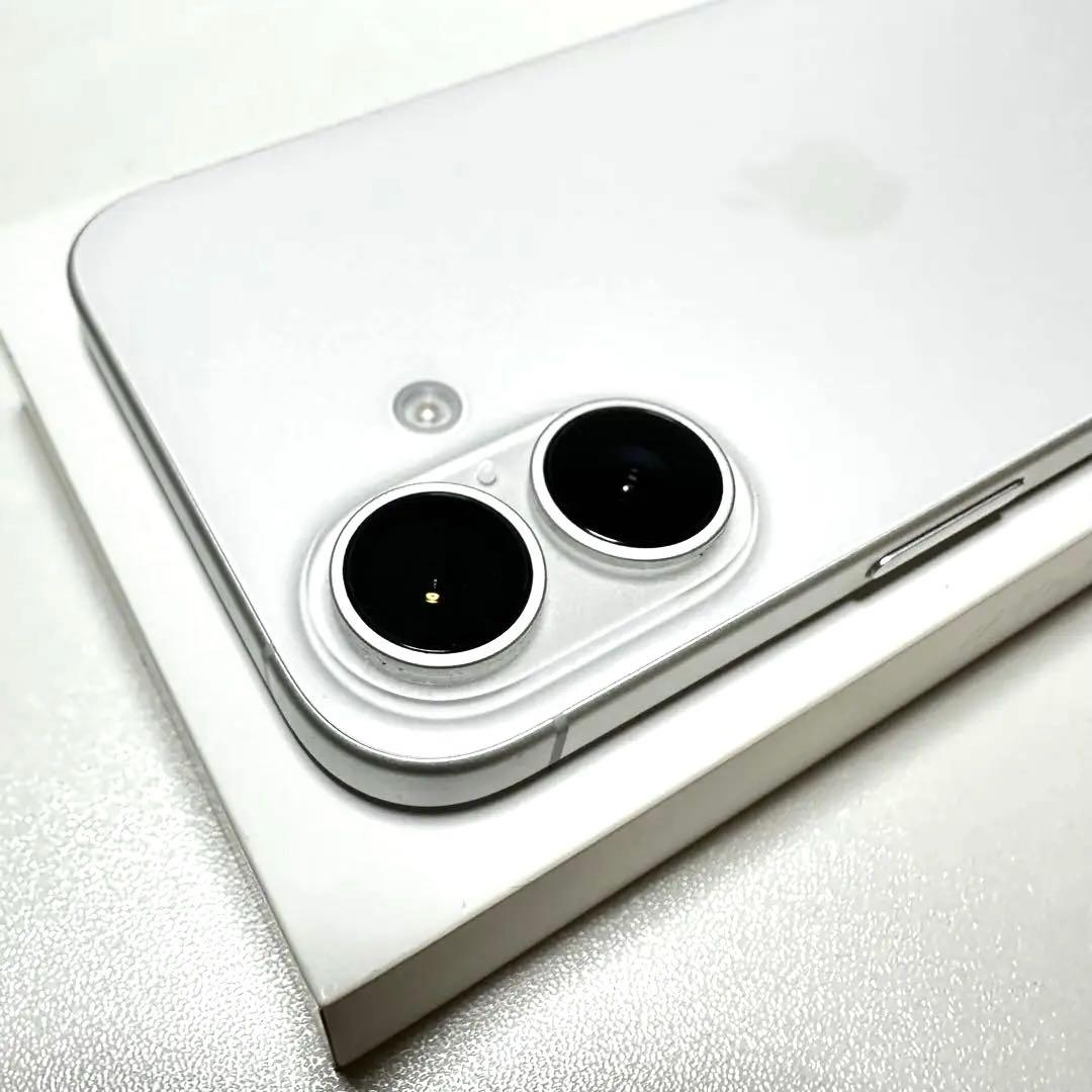 セ*ミ様 【極美品】iPhone 16 256GB ホワイト SIMフリー