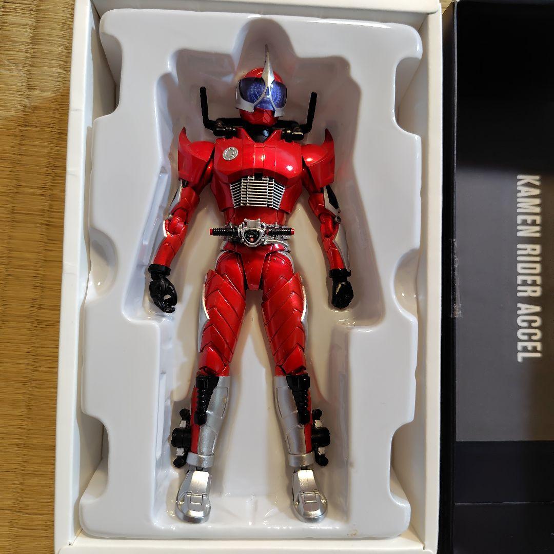 ｓ,ｈフィギュアーツ真骨彫　仮面ライダーアクセル