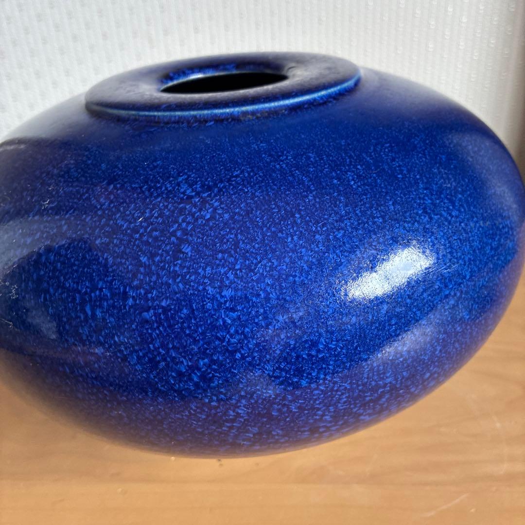 レアな青い陶器製丸型花瓶