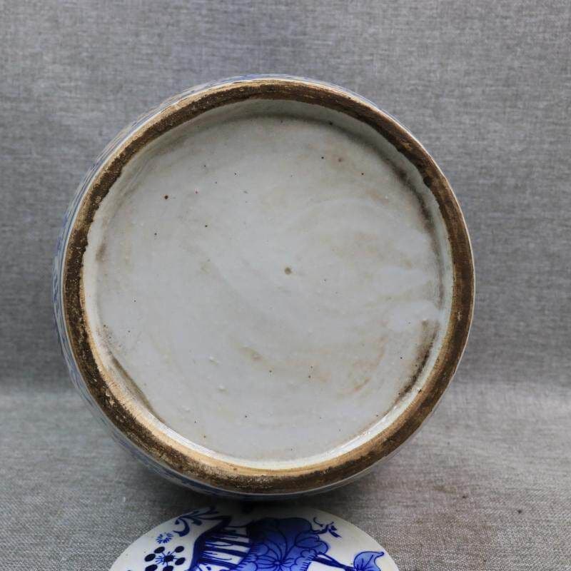 青花蝶紋陶磁蓋壺 景徳鎮 陶磁器 装飾品 現代工芸品 美術品 置物