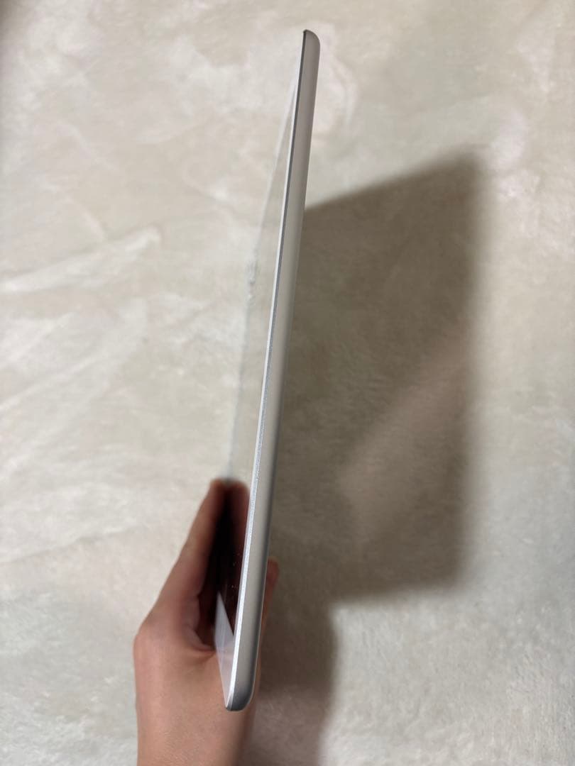 Apple iPad (第5世代) 9.7インチ シルバー