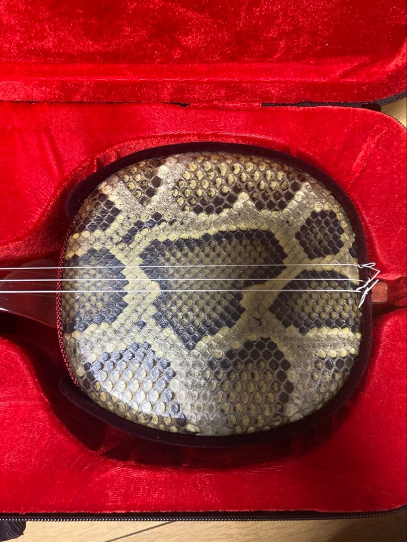 【美品】三線　本蛇皮強化張り　真壁型　スンチー　ペグカラクイ　セット