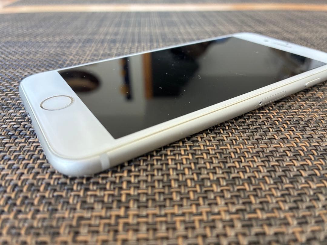 iPhone 8 本体　256GB