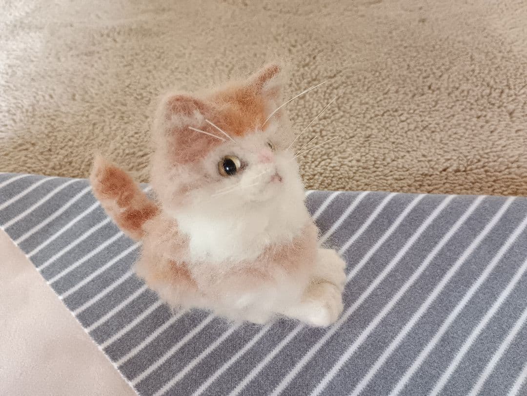 羊毛フェルト猫【おすまし猫】 約10cm