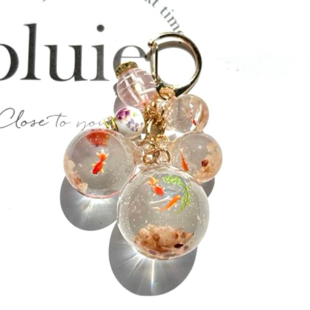 レジンキーホルダー　金魚玉　アクアリウム