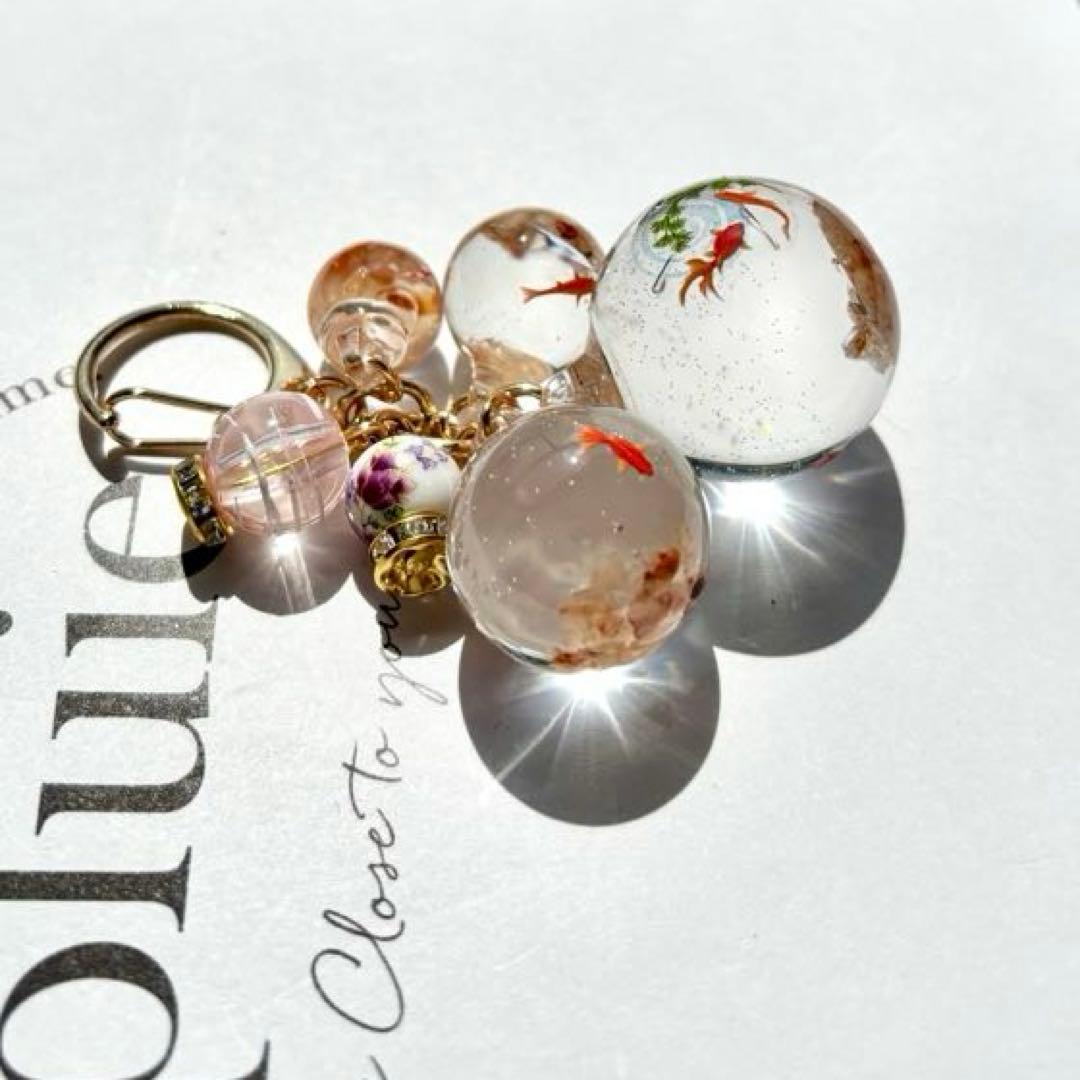 レジンキーホルダー　金魚玉　アクアリウム