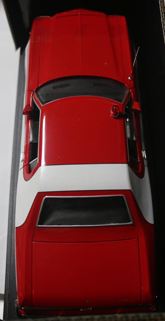 アメリカンマッスル社製フォード　グラントリノ　スタハチ劇中車　赤い稲妻　１／１８