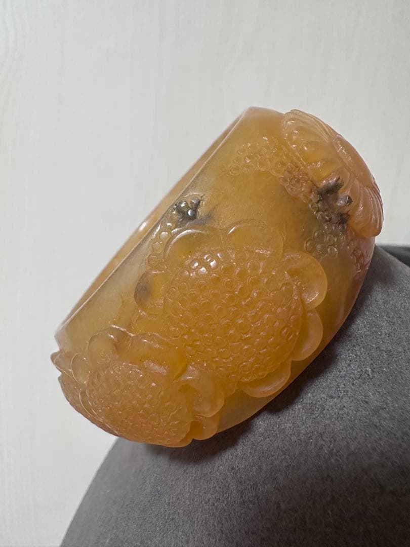 幸運と幸福を呼ぶひまわりの輝き　ひまわりバングル　彫刻バングル　黄龍玉　天然石