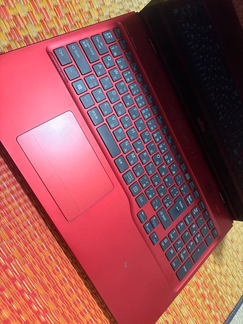 富士通ノートパソコン　インテルcorei7 レッド日本語キーボード