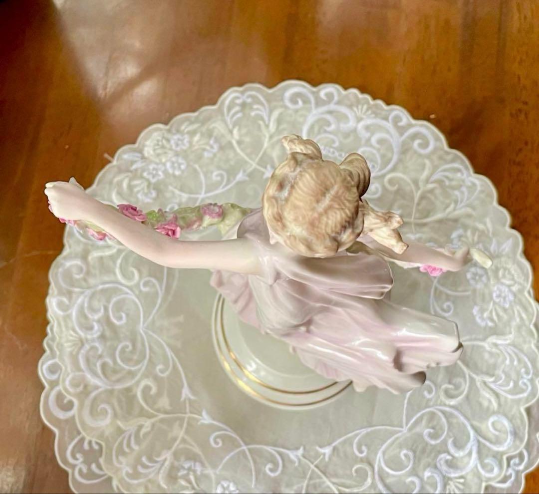 ウェッジウッド フィギュリン　フローラルコレクション　【ダンシングアワー】1
