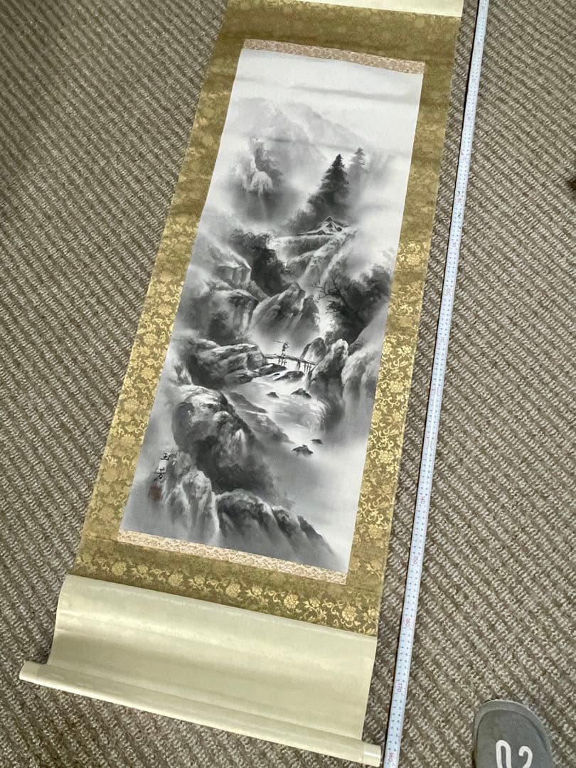 【未使用・極美品】日本画 掛け軸 水墨山水画｜署名・落款あり｜共箱付き