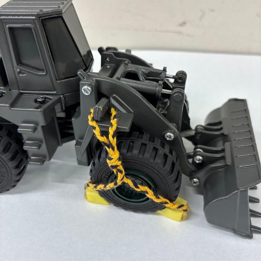 1/48スケール ホイールローダ 自衛隊仕様 輪留め付