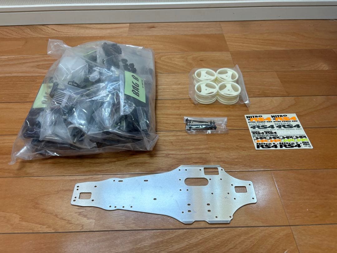 hpi 1/10 NITRO RS4 ボディーレスキット エンジンRCカー