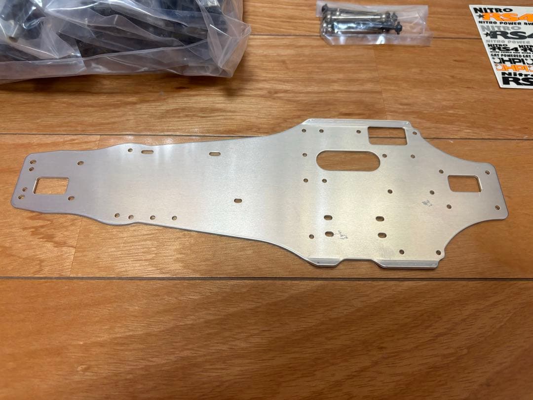 hpi 1/10 NITRO RS4 ボディーレスキット エンジンRCカー