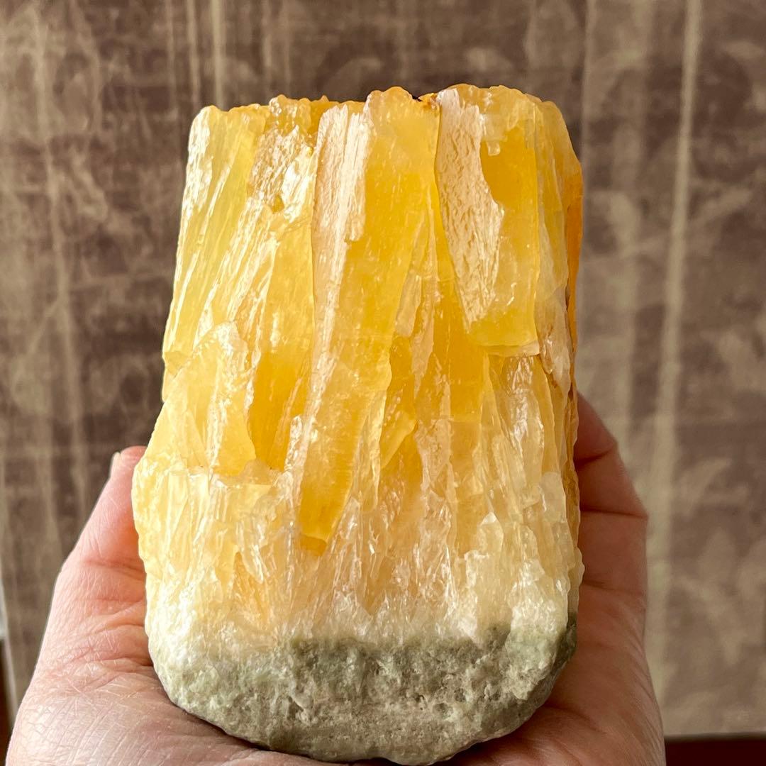 イエロー アラゴナイト 234.06ct 原石 パキスタン 鉱物 鉱石 天然石