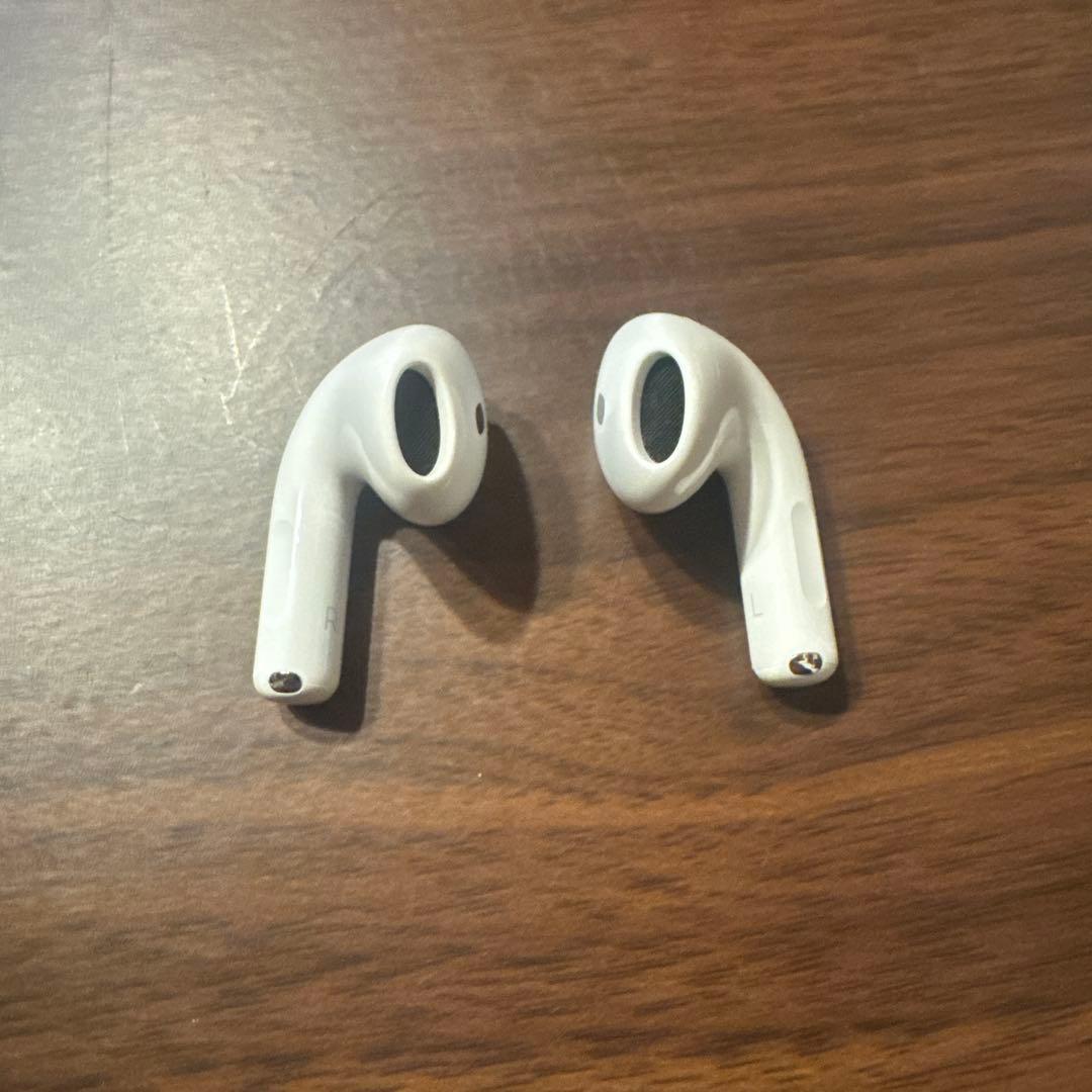 AirPods 4 ノイズキャンセリング搭載 ケース付き