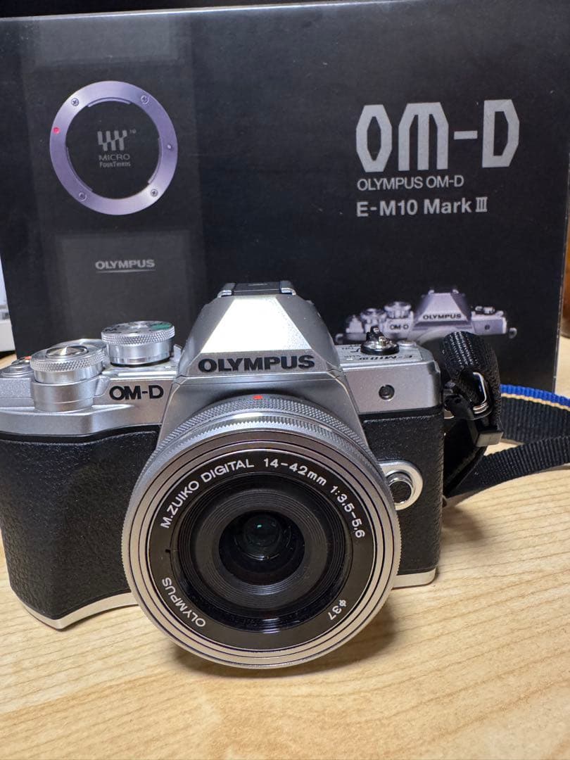 OLYMPUS OM-D E-M10 Mark III 箱　付属品あり