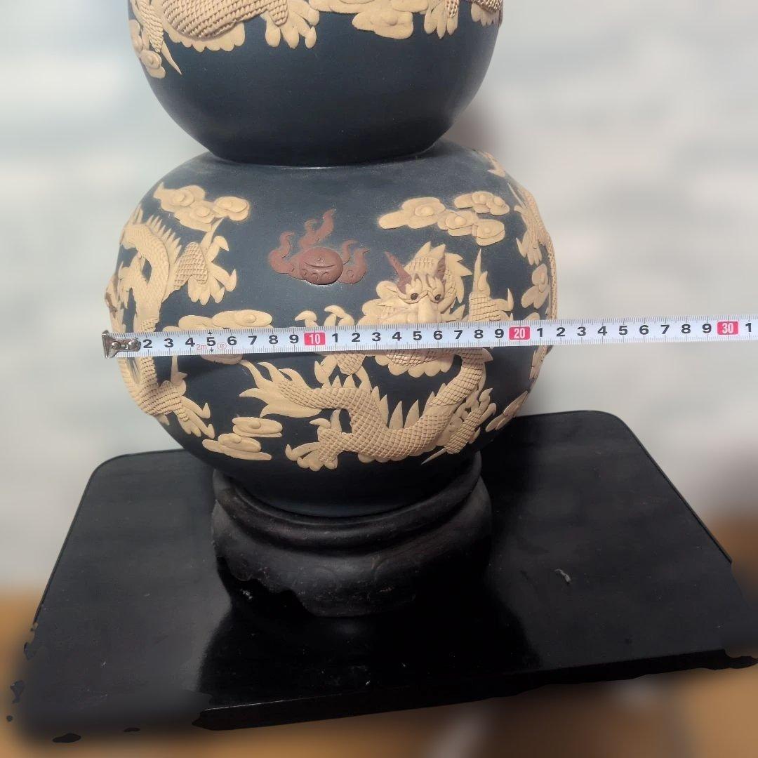 中国美術 宜興紫砂 龍浮彫 瓢箪型大壺 落款「曹燕萍制」 台座付