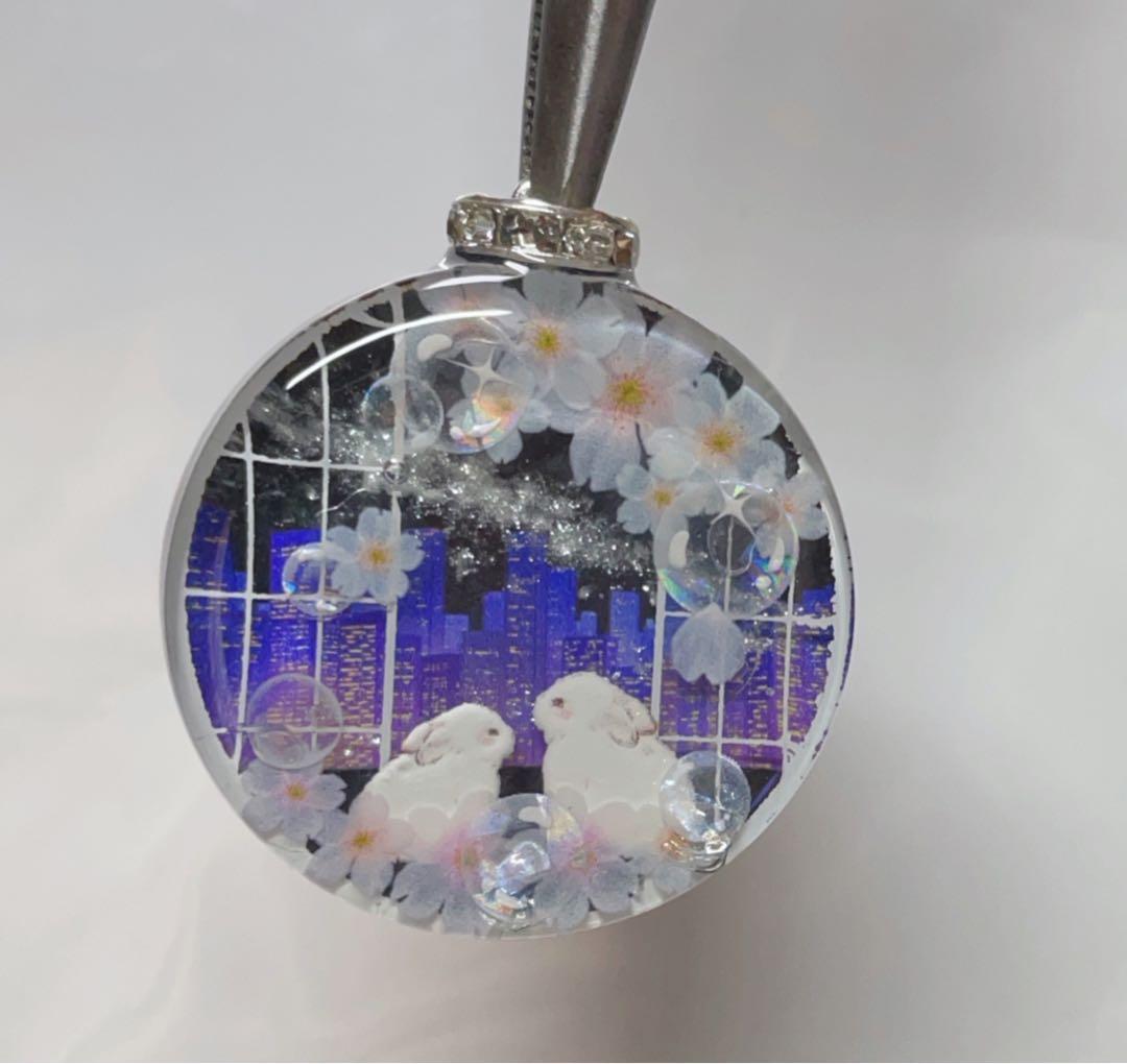 展示用/レジン/窓から見る夜の街並みとうさぎ　桜　蓄光　オルゴナイトネックレス