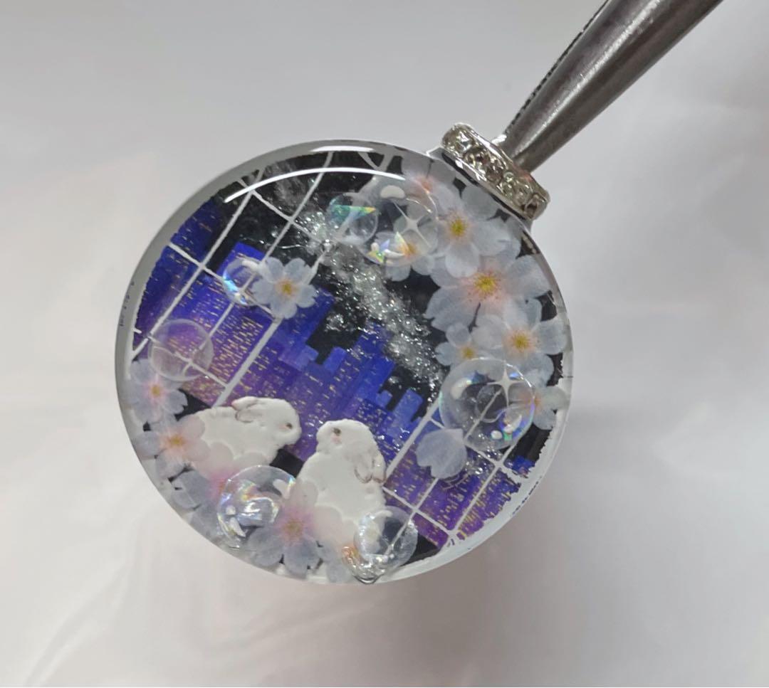 展示用/レジン/窓から見る夜の街並みとうさぎ　桜　蓄光　オルゴナイトネックレス