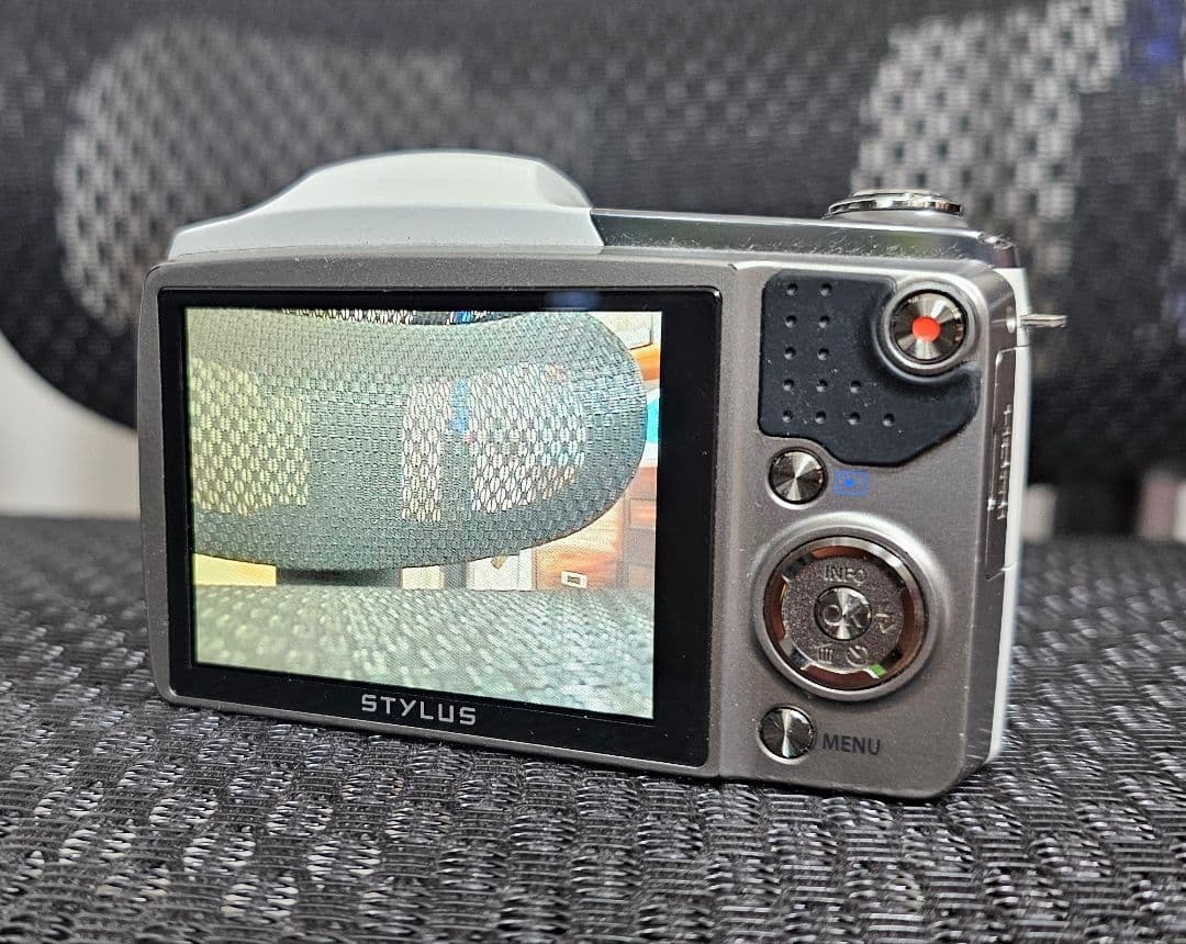 Olympus コンパクトデジカメ　　　Stylus sz-16 ホワイト