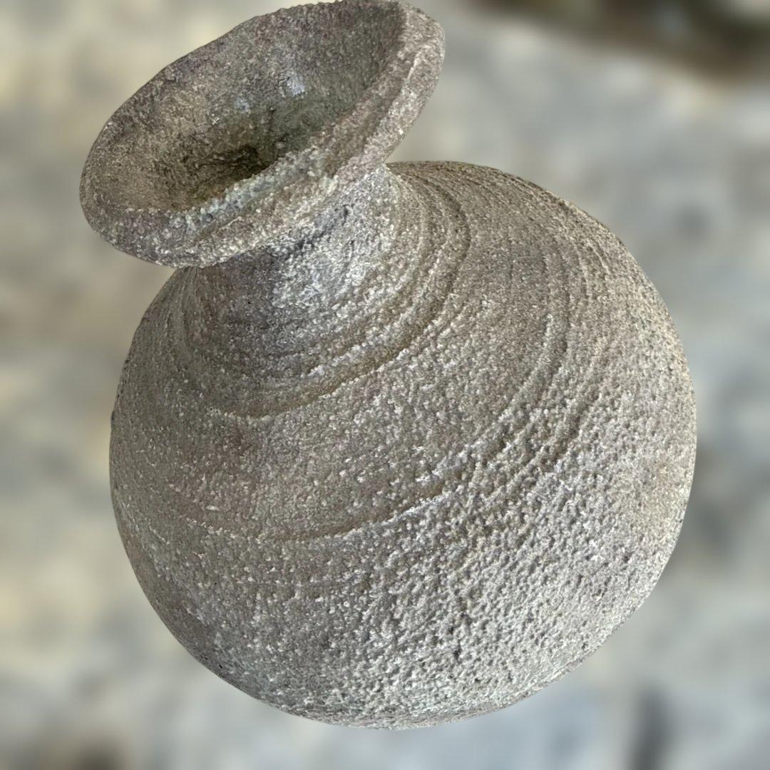 信楽焼の陶器の壺