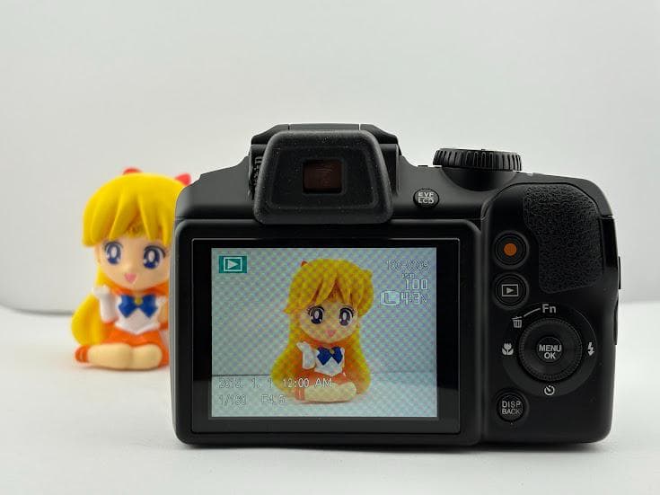 ★極上美品★フジフィルムFUJIFILM Finepix S8200 ブラック