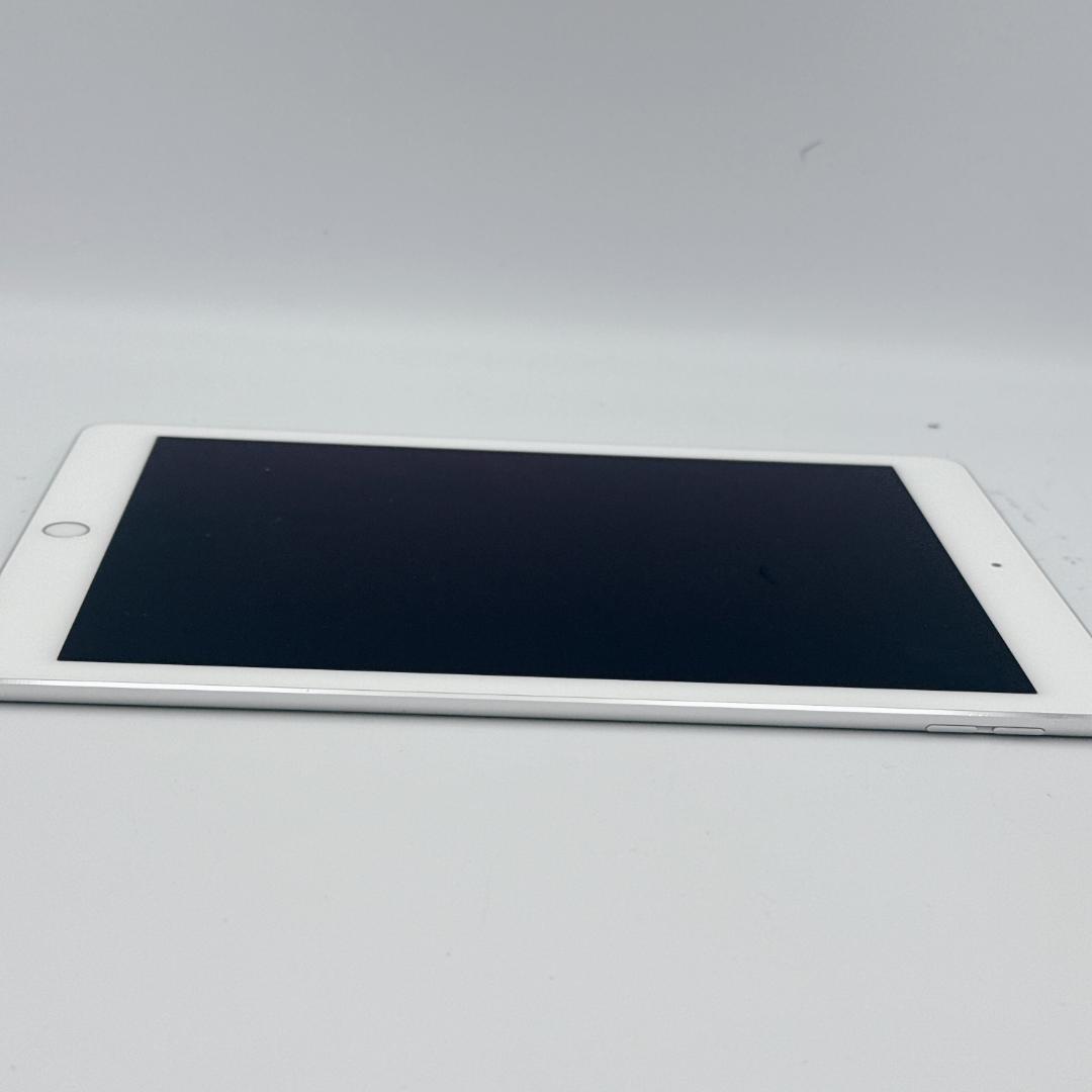 【未使用級】iPad Air 2 16GB Wi-Fiモデル MGLW2J/A