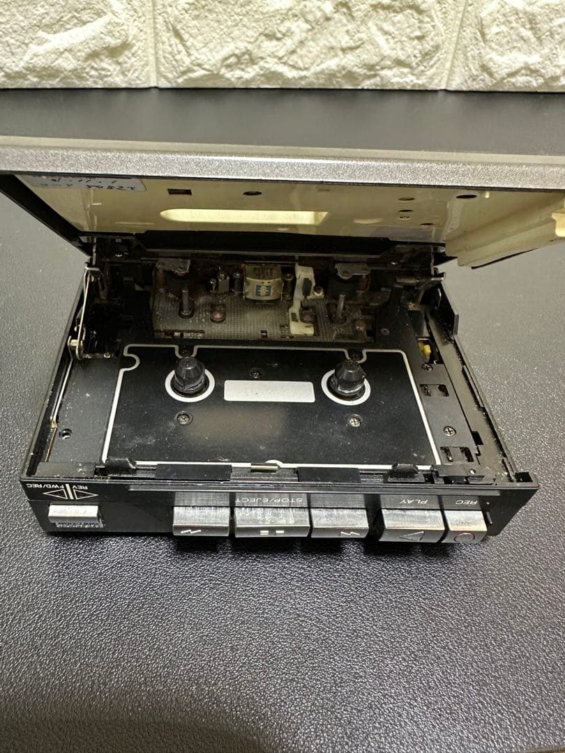 SONY WALKMAN WM-F85 通電確認済　ジャンク　現状品