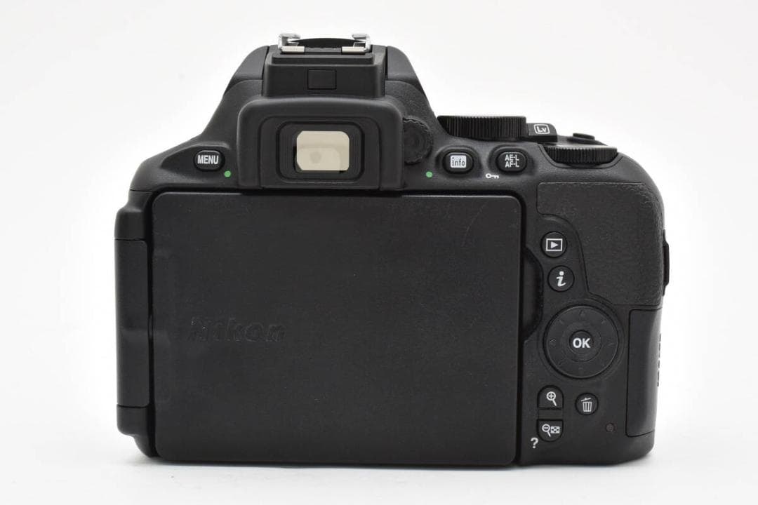 ■美品■ ニコン　Nikon D5600 ダブルズームキット 《S数 2166回