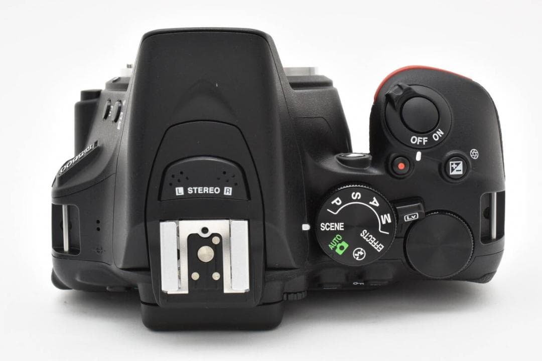 ■美品■ ニコン　Nikon D5600 ダブルズームキット 《S数 2166回