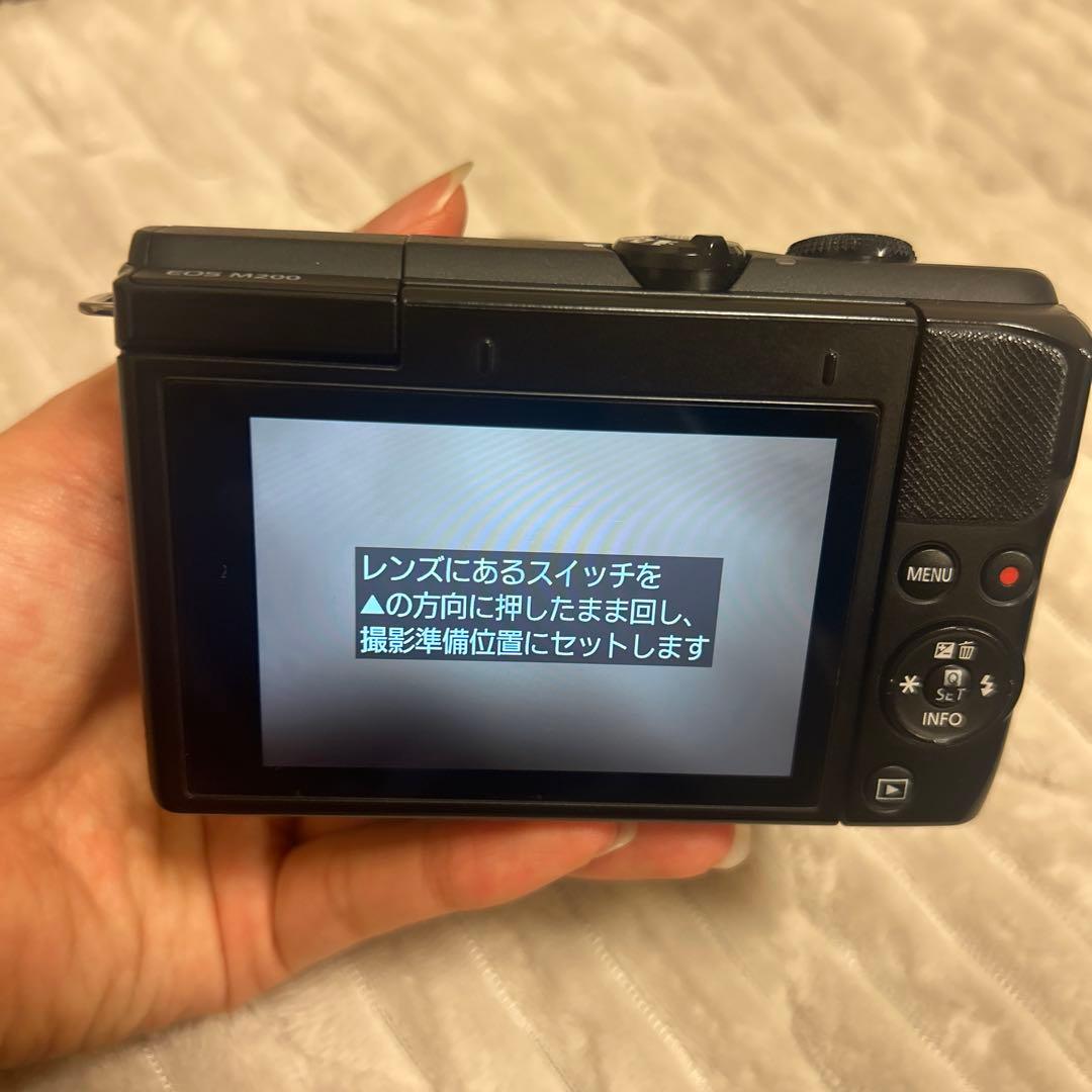 Canon EOS M200 ミラーレスカメラ ダブルズームキット