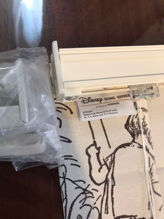 ディズニー　プー　ローマンシェード　新品