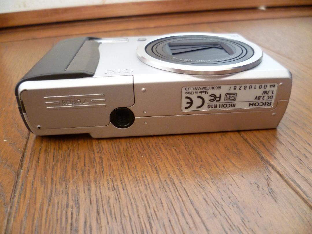 ★RICOH リコー R10 コンパクトデジタルカメラ★