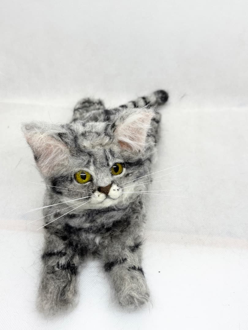A猫 羊毛フェルト　ゴロンとしてるサバトラ猫【ハンドメイド 猫
