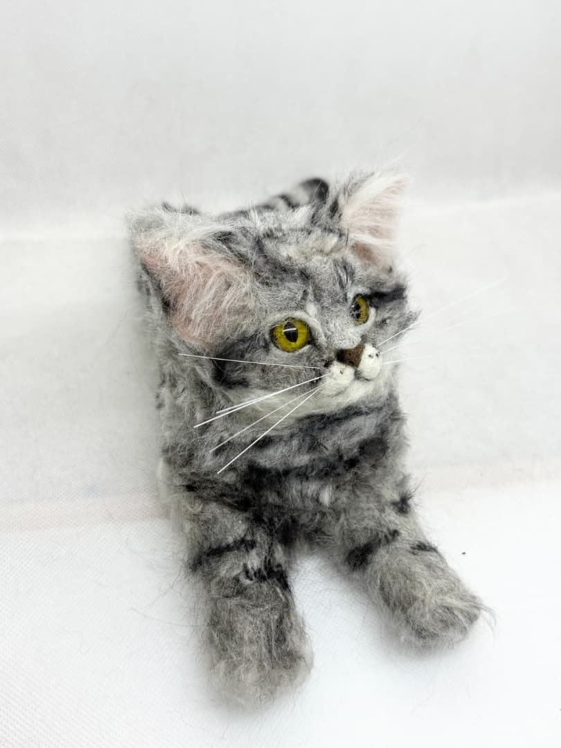 A猫 羊毛フェルト　ゴロンとしてるサバトラ猫【ハンドメイド 猫