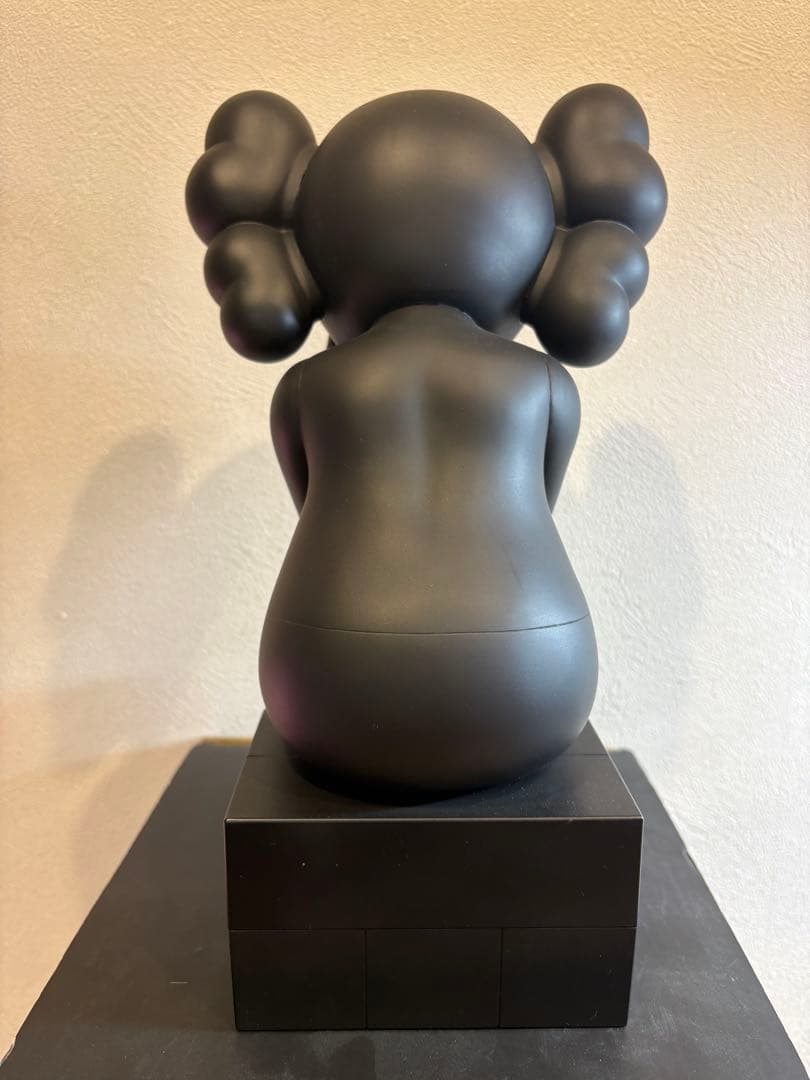 その他 KAWS Passing Through original fake