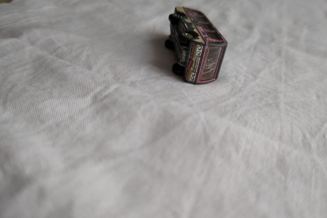 トミカ バス型ミニカー ピンク・クリーム