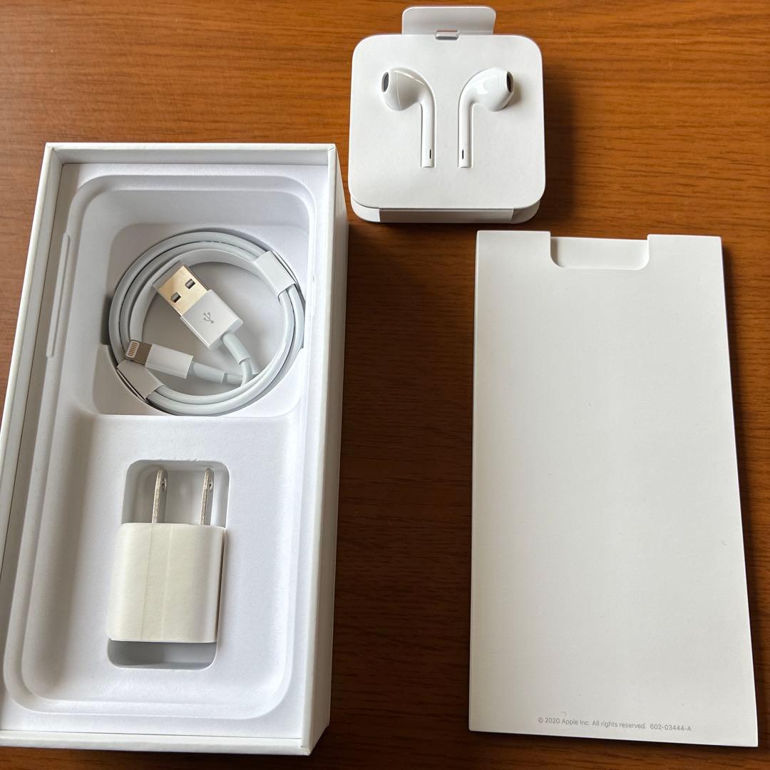 Apple iPhone SE 第二世代ホワイト 本体　箱付属品他　送料無料