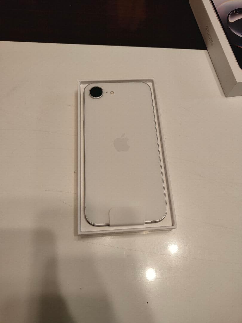 新品未使用品 IPhone 16e 128GB ホワイト SIMフリー