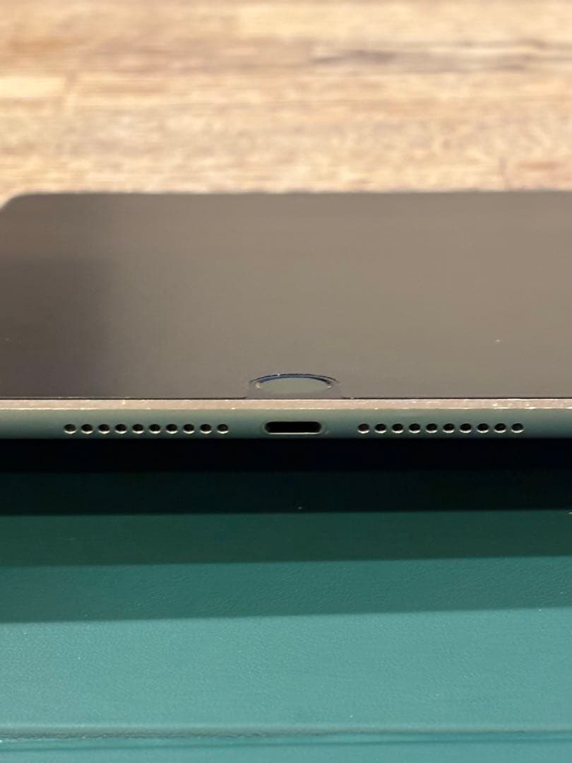 iPad mini 4 32GB ワイヤレスキーボードケース等おまけ付き