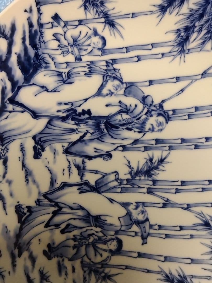 青白い竹林の絵皿肥前　哲三郎　青白磁 竹と人物の皿 直径37cm