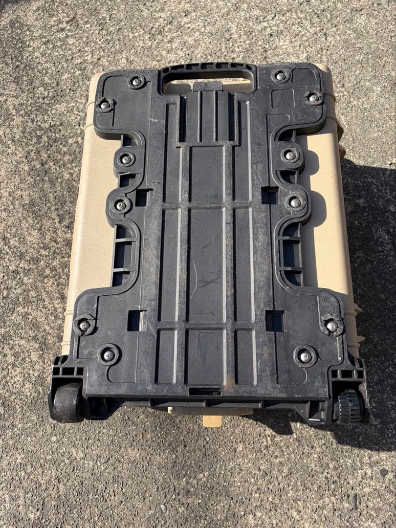 米軍　ペリカン　ハードケース　プロテクターケース1620 DESERT TAN
