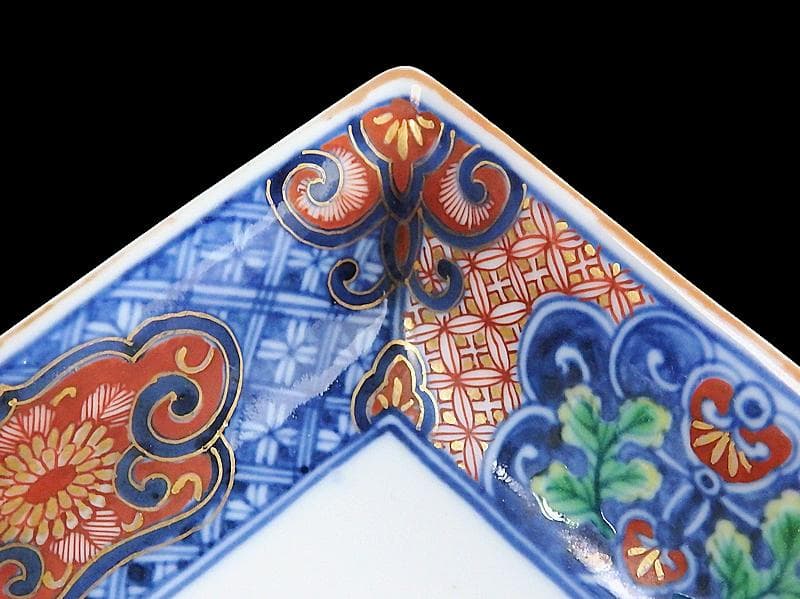 大聖寺伊万里　金襴手　七宝紋に寿紋の図　角皿　N624AS-CUv