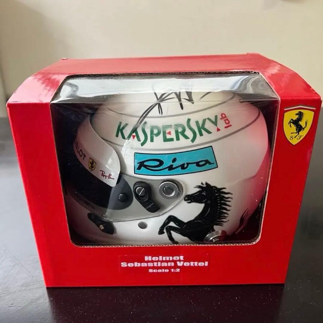 （一点物）F1 Ferrari セバスチャンベッテル 直筆サイン入り1/2
