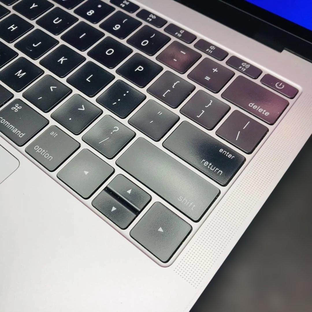 P92) MacBook Pro 13 i7 16G 256G 新品バッテリー