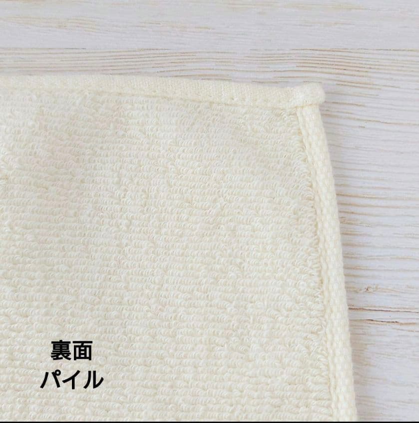 【専用】手刺繍入ちっちゃな タオルハンカチ【はりねずみ君と花束】