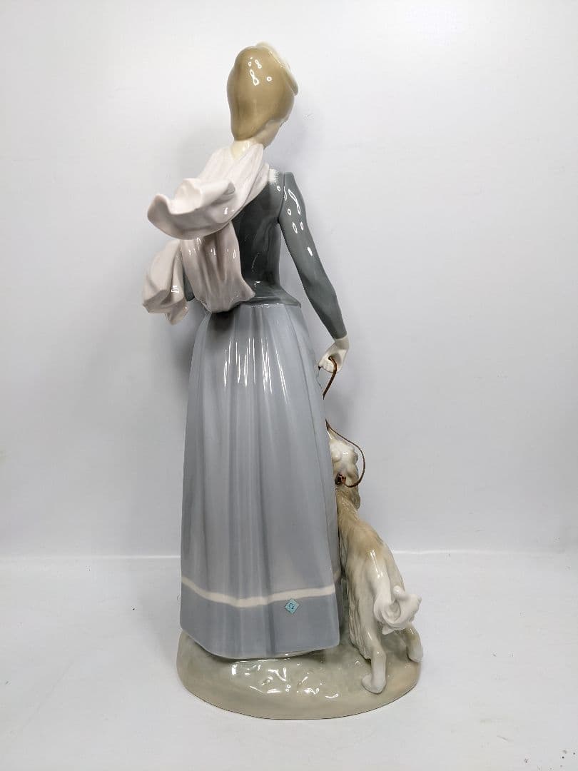 【絶版】LLADRO　ショールの貴婦人　磁器人形　陶器　スペイン