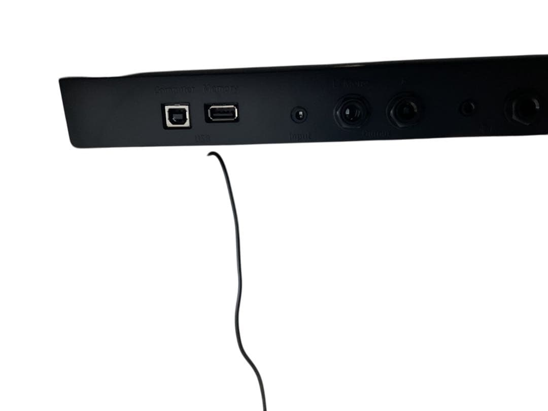 2025年製Roland 電子ピアノ　HP704-WH ホワイト　本体のみ